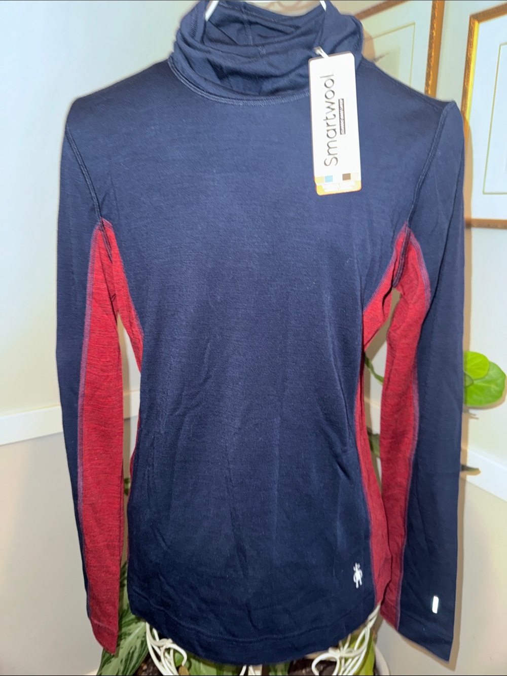 Smartwool Navy Base Layer with and built in neck gaiter/turtleneck NWT!